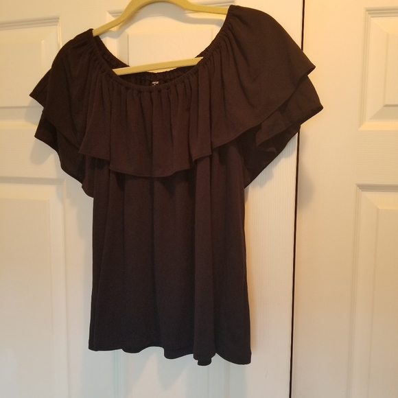 Uniqlo Tops - Navy Uniqlo ruffled top XL